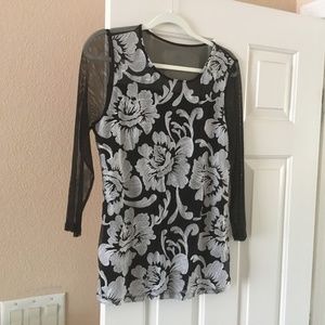 I.N.C women top size L ( runs small )